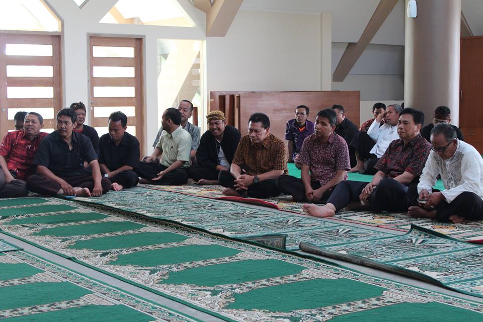 Rapat pertemuan pegawai akhir Tahun 2015, sekaligus pengajian rutin dan syukuran kelulusan Orasi Ilmiah WITUN Drs. Awang Anwaruddin, M.Ed