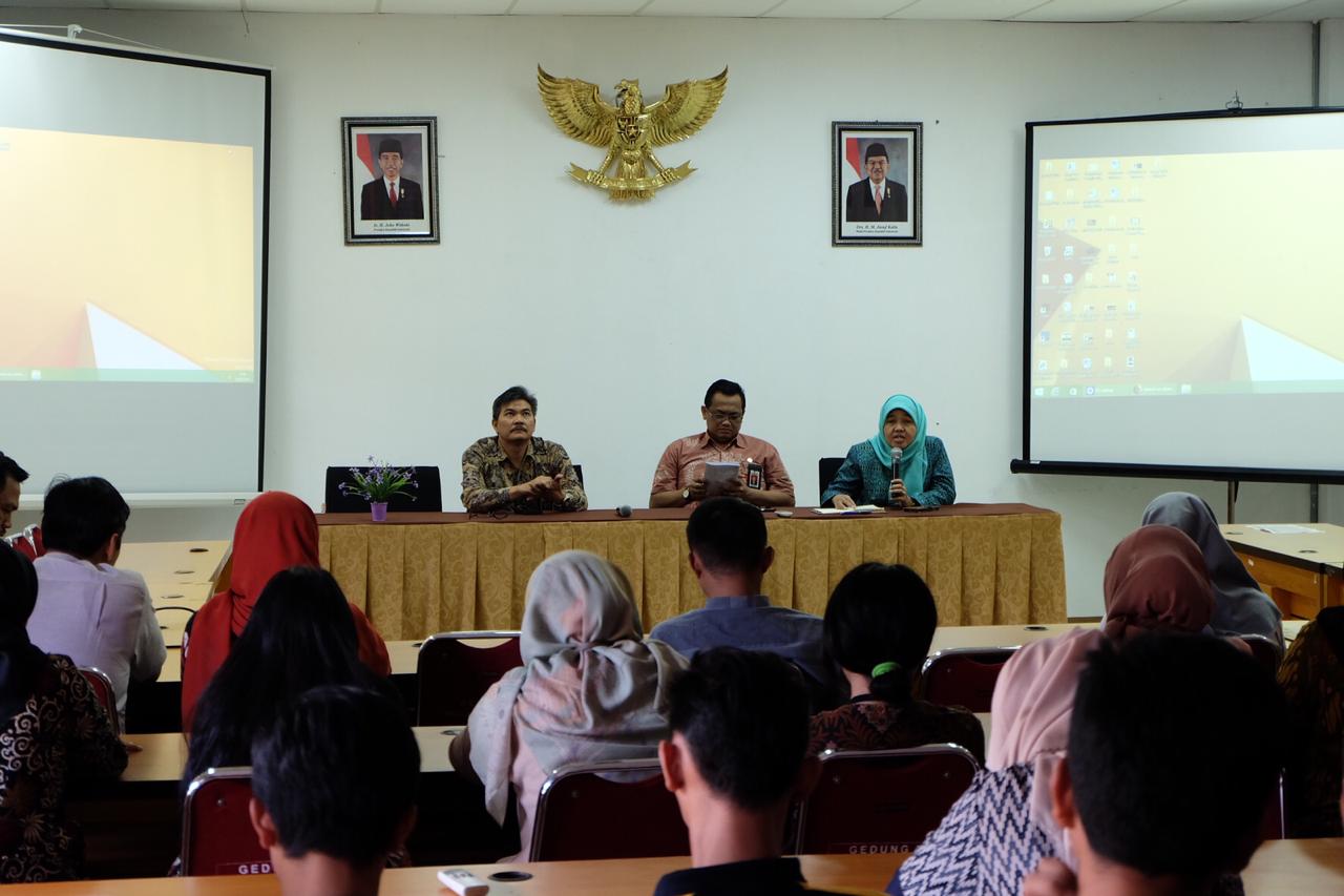 Rapat seluruh pegawai Puslatbang PKASN LAN terkait berakhirnya bulan suci ramadhan dan menyambut Idul Fitri.