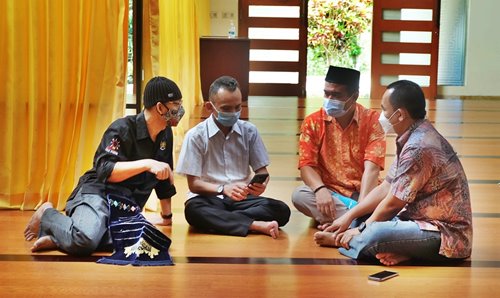 Bedah Buku "Mereka Yang Merugi" bersama Masrully, S.Ip.