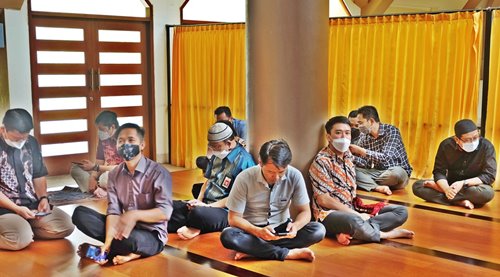 Bedah Buku "Mereka Yang Merugi" bersama Masrully, S.Ip.