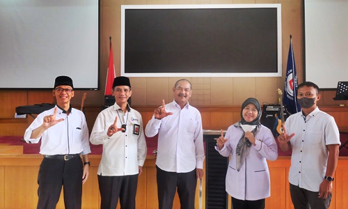 Pelepasan Salah Seorang Pegawai Puslatbang PKASN LAN yang telah memasuki Masa Purna Bhakti ( Bapak Holidin)