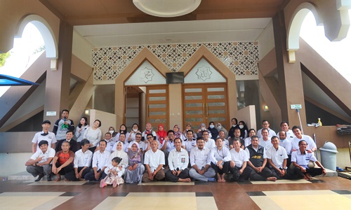 Perpisahan Dengan Salah seorang Pegawai yang telah memasuki Masa Purna Bhakti Bapa Denar Lukmansyah