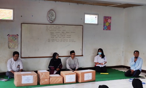 Penyampaian Donasi ke Yayasan Rohmaturrosyid Suci Azam Albariyyah Kp. Salam RT. 01 RW. 02 Desa Sindangsari Dalam Rangka Rangakaian Kegiatan HUT LAN ke 65 dan HUT RI ke 77