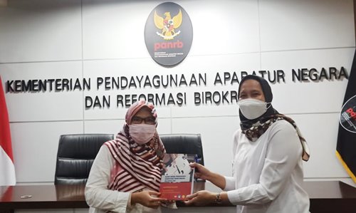 Penyampaian Hasil Kajian kepada Kementrian PAN dan RB serta kepada  Biro Hukum dan Humas LAN RI
