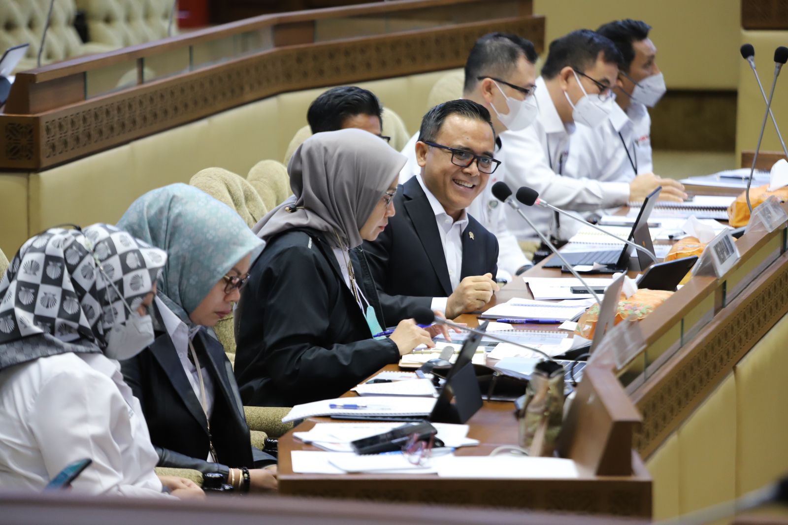 Raker dengan Komisi II DPR RI, Menteri PANRB Sampaikan Tindak Lanjut Penanganan Tenaga Non-ASN